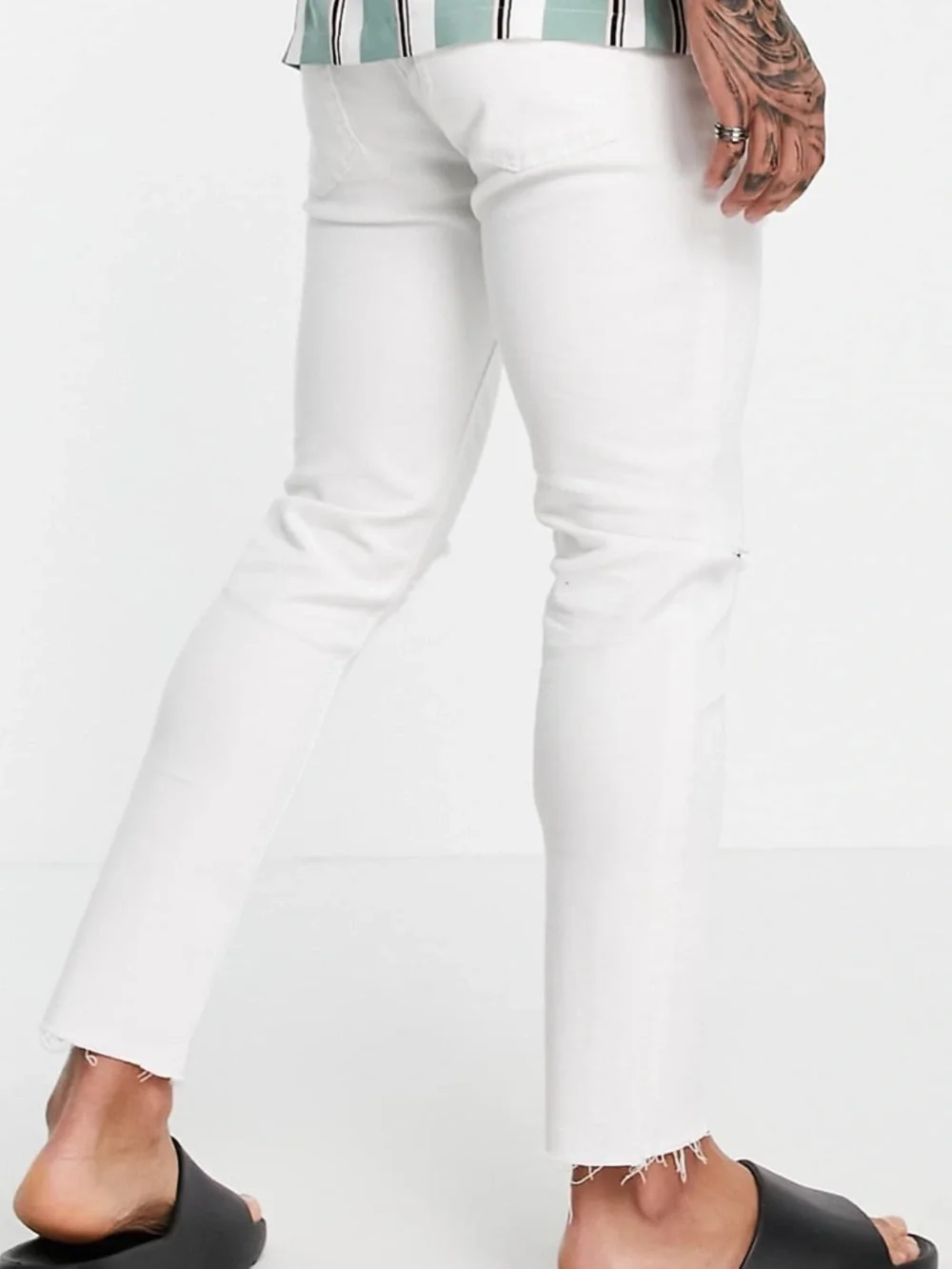 NEW - ASOS - WHITE SKINNY JEANS - RIPS / RAW HEM